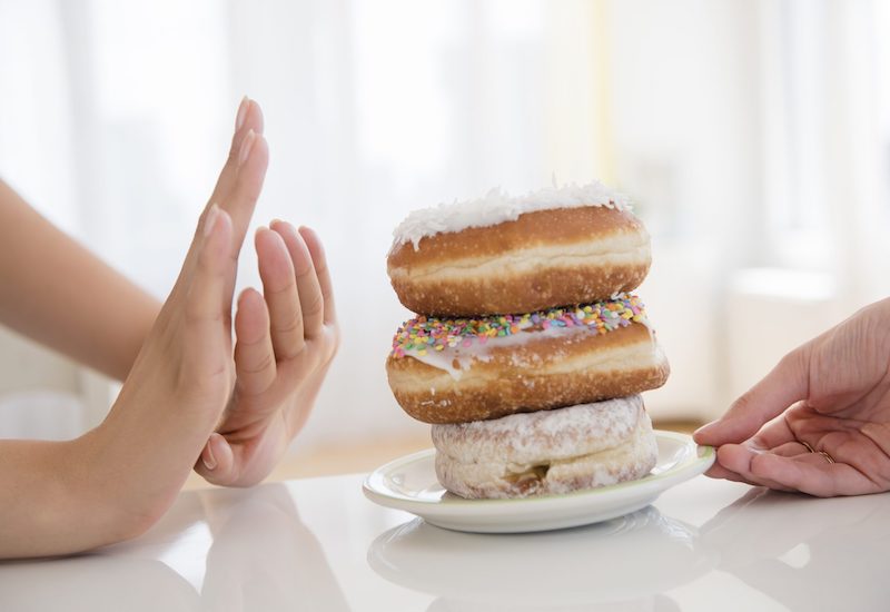 Nên hạn chế thực phẩm chứa nhiều đường trong bữa ăn