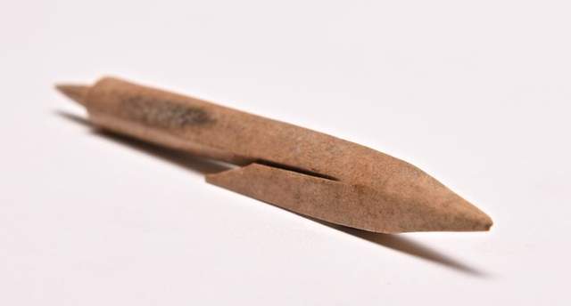 Công nghệ sơ khai: Bí ẩn về mũi lao làm từ gạc tuần lộc của người Inuit - Ảnh 1.